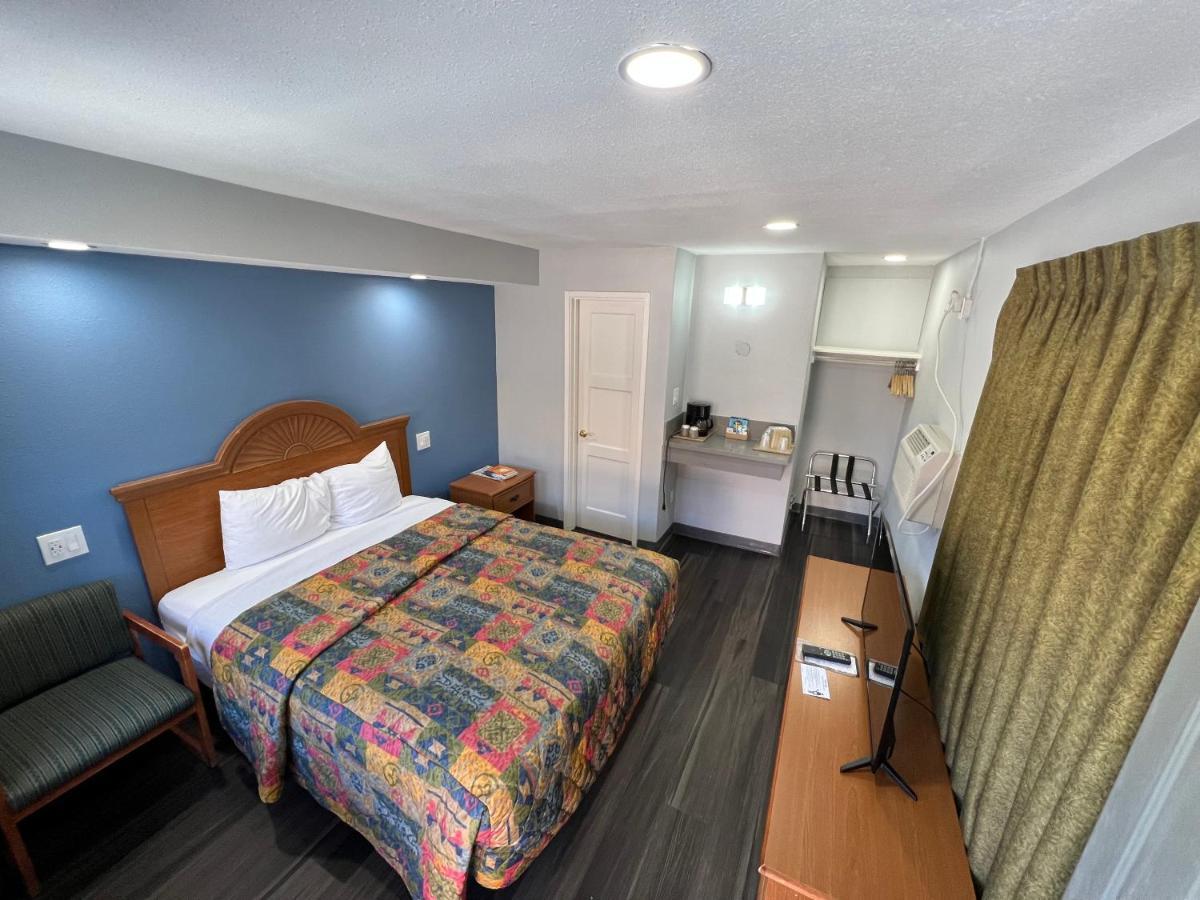 Bishop Elms Motel 외부 사진