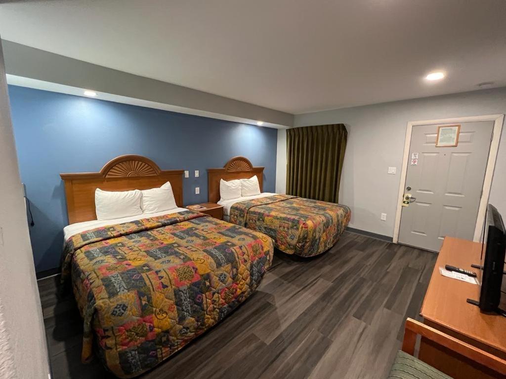 Bishop Elms Motel 외부 사진